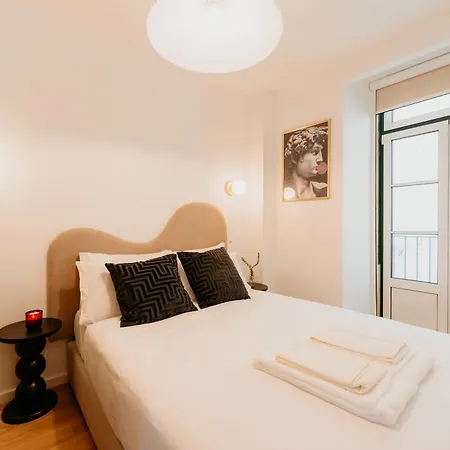 Mary Pink - No 3c - Sublime Two-bedroom Apartment