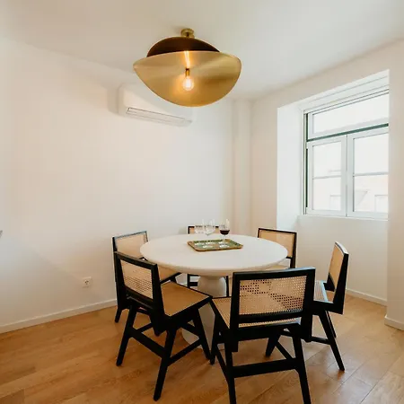 Mary Pink - No 3c - Sublime Two-bedroom Apartment Lisbon
