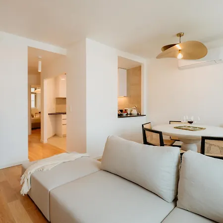 Mary Pink - No 3c - Sublime Two-bedroom Apartment Lisbon
